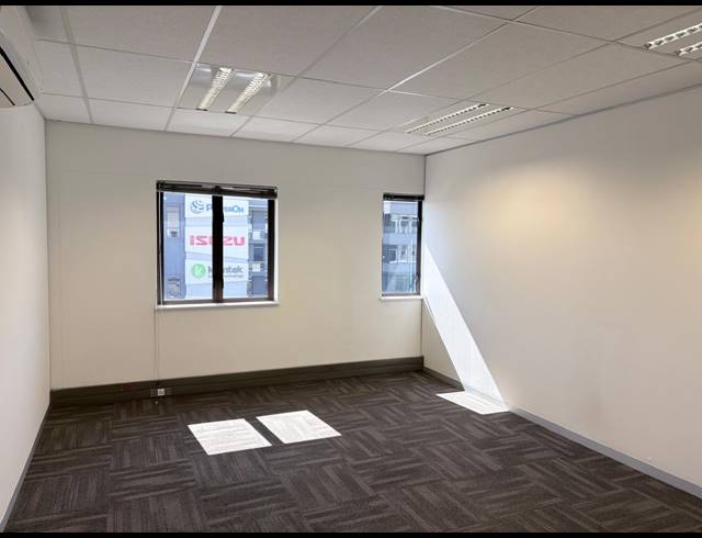 585M² OFFICE TO LET IN VORNA VALLEY